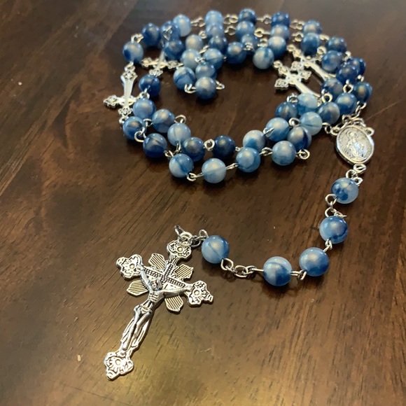 Blue marble affect acrylic resin beaded rosary - Picture 11 of 13